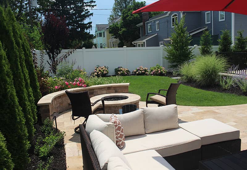 Landscape patio with Lawn